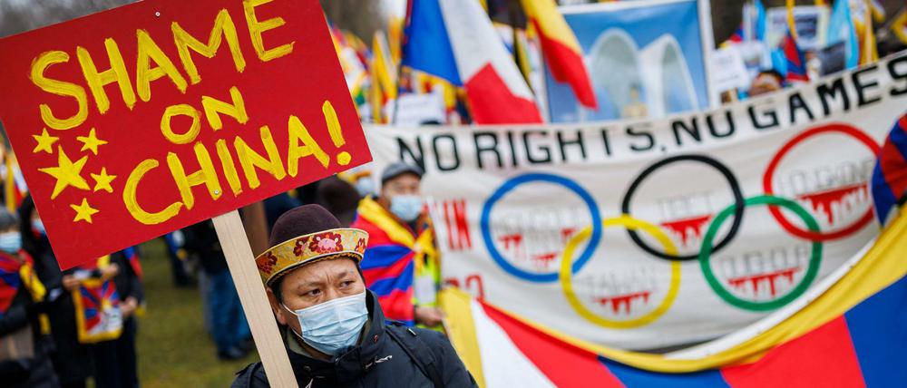 Protestierende Tibeter am IOC-Sitz in Lausanne 