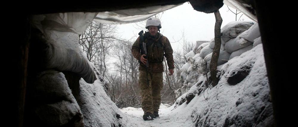 Ein ukrainischer Soldat nahe Luhansk 