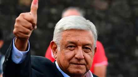 Laut Umfragen vor der Wahl galt der Linksnationalist Andrés Manuel López Obrador, kurz AMLO, als Favorit für das Präsidentenamt.