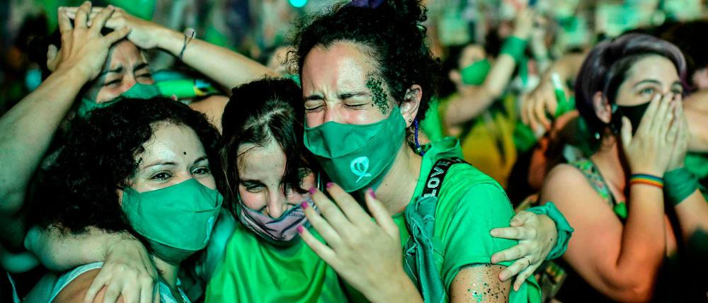 Erleichtert und erfreut. Frauen feiern in Buenos Aires ihren Erfolg.