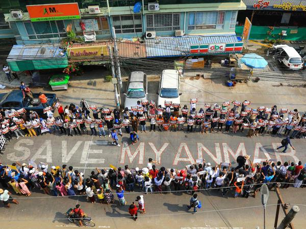 Protest gegen Myanmars Militärjunta in Yangon 