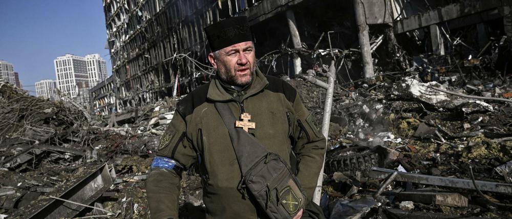 Ein ukrainischer Armee-Geistlicher in Kiew
