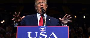 Donald Trump spricht im Crown Coliseum in Fayetteville (North Carolina) am 6. Dezember 2016. 
