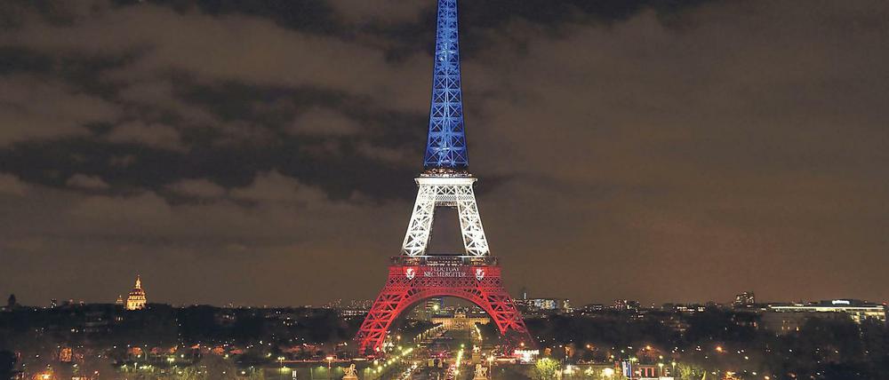 Der Eiffelturm wurde in der Nacht evakuiert.
