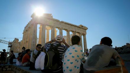 Sommer in Athen. Der Tourismus stützt die griechische Wirtschaft - 2015 verzeichnete der Fremdenverkehr eine Rekordsaison.