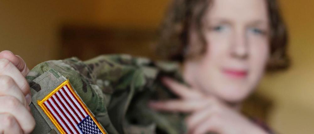 Eine US-Transgender-Soldatin, die in Bayern stationiert ist. Aktuell dienen laut Schätzungen einige tausend Trans-Soldaten in der US-Armee.