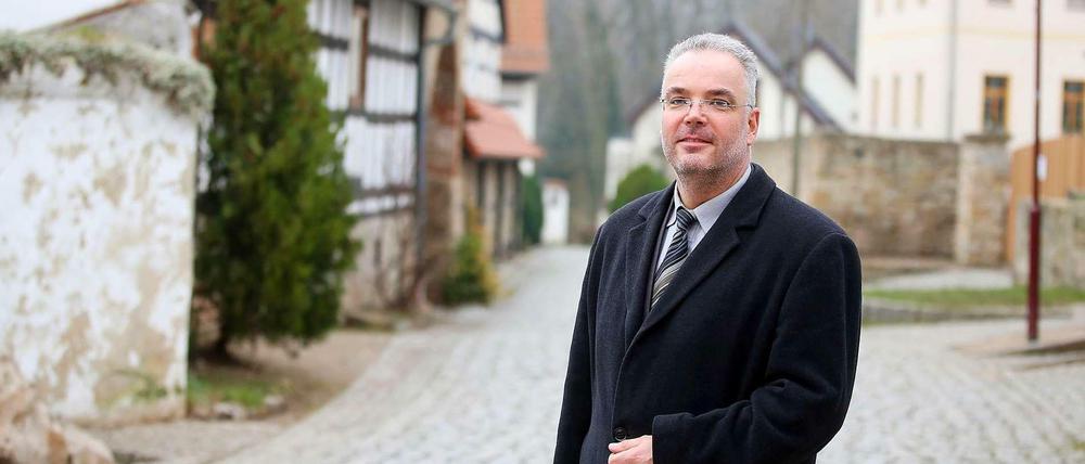 Der Ex-Bürgermeister von Tröglitz, Markus Nierth (parteilos). Er wurde von der NPD eingeschüchtert.