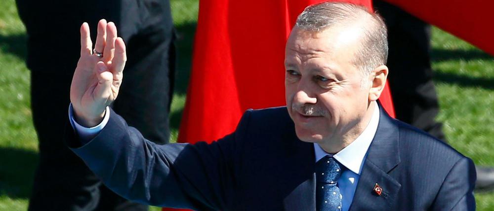 Erdogan hatte mehrfach erklärt, dass er ein Gesetz zur Wiedereinführung der Todesstrafe unterzeichnen werde, falls das Parlament es beschließe.