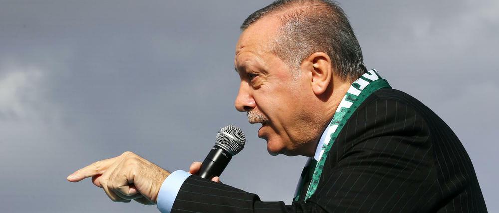Der türkische Präsident Erdogan bei einer Rede in Konya. 
