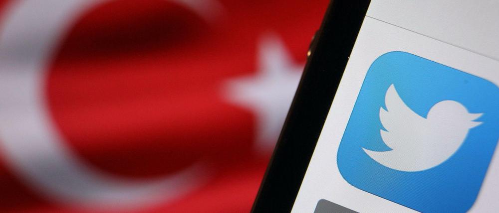 Erdogan ließ seinen Drohungen Taten folgen - und ließ Twitter in der Türkei abschalten.