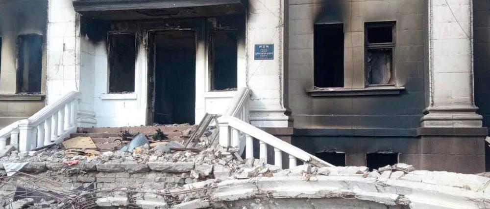 Das beschädigte Theater in Mariupol diente geflüchteten Zivilisten als Schutzraum.