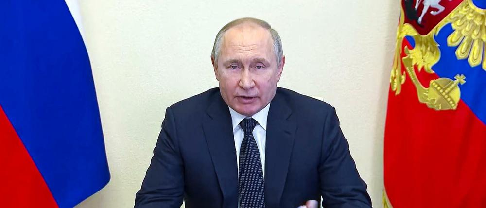 Präsident Wladimir Putin in seiner Residenz in Nowo-Ogarjowo.