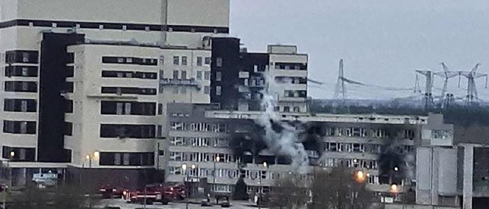 Bei Gefechten am Kernkraftwerk Saporischschja im Südosten der Ukraine waren Feuer auf der Anlage ausgebrochen.