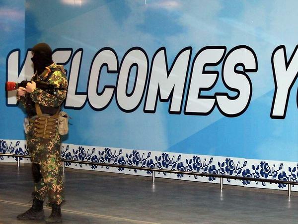 Der Internationale Flughafen in Donezk ist seit Montagmorgen in der Hand bewaffneter Separatisten. Die ukrainische Armee versucht seit mittags den Airport zurückzuerobern. 