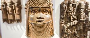 Raubkunst-Bronzen aus dem Land Benin sind im Museum für Kunst und Gewerbe (MKG) in Hamburg ausgestellt.