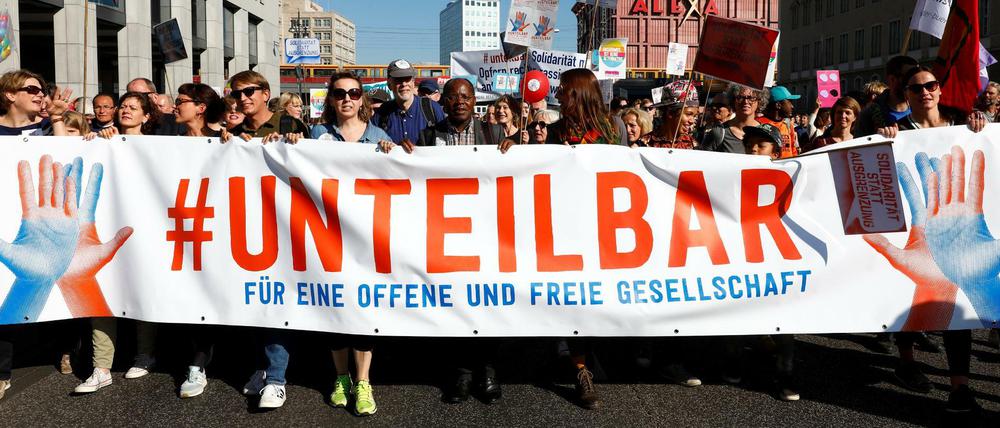 Teilnehmer der #Unteilbar-Demonstration in Berlin 