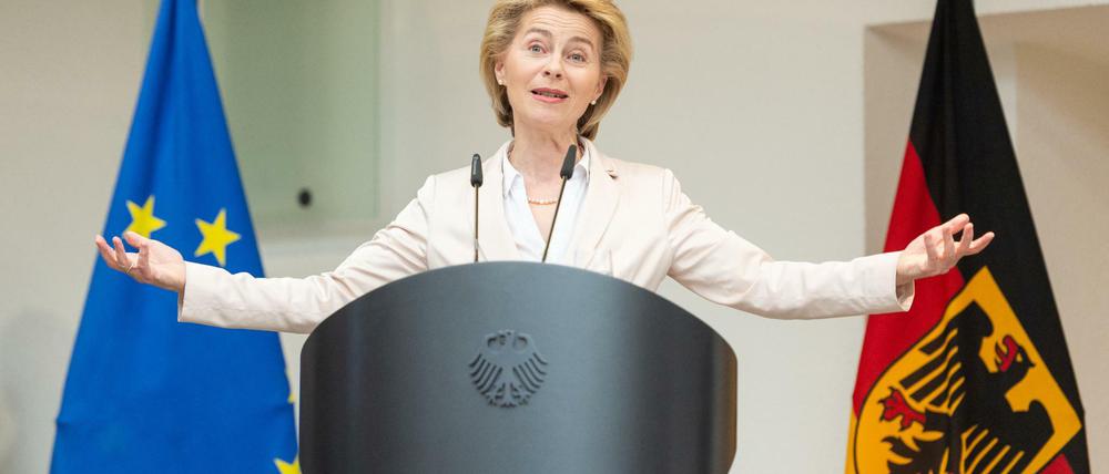 Ursula von der Leyen (CDU), Verteidigungsministerin verlangt deutlich mehr Geld für die Bundeswehr. 