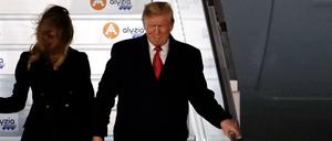 Donald und Melania Trump bei der Ankunft am Flughafen Orly bei Paris
