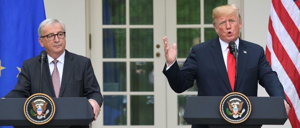 Jean-Claude Juncker und Donald Trump bei einer kurzfristig angesetzten Pressekonferenz im Rose Garden des Weißen Hauses.