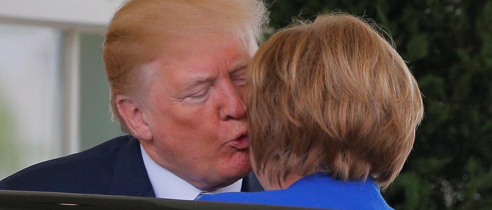 Donald Trump begrüßte Angela Merkel 2018 im Weißen Haus.