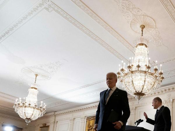 US-Präsident Joe Biden und ein gut aufgelegter Kanzler Olaf Scholz im Weißen Haus. Beide betonen die enge Partnerschaft. 