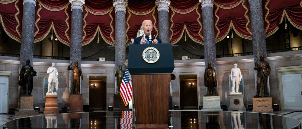 US-Präsident Joe Biden spricht am Jahrestag des 6. Januars im Kapitol. 