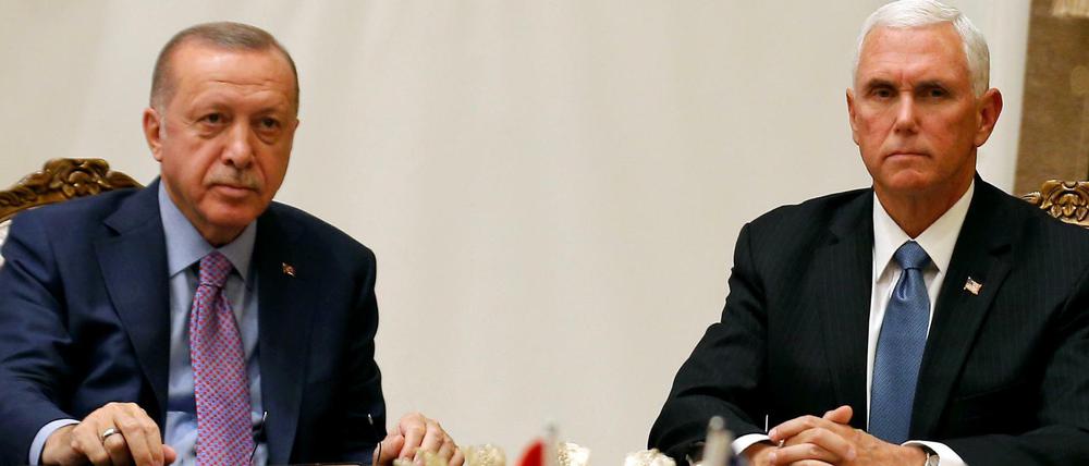 US Vizepräsident Mike Pence beim Treffen mit dem türkischen Präsidenten Recep Tayyip Erdogan.