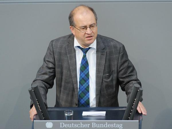 CDU/CSU-Fraktionsvize Arnold Vaatz im Juli 2015 als Redner im Bundestag.