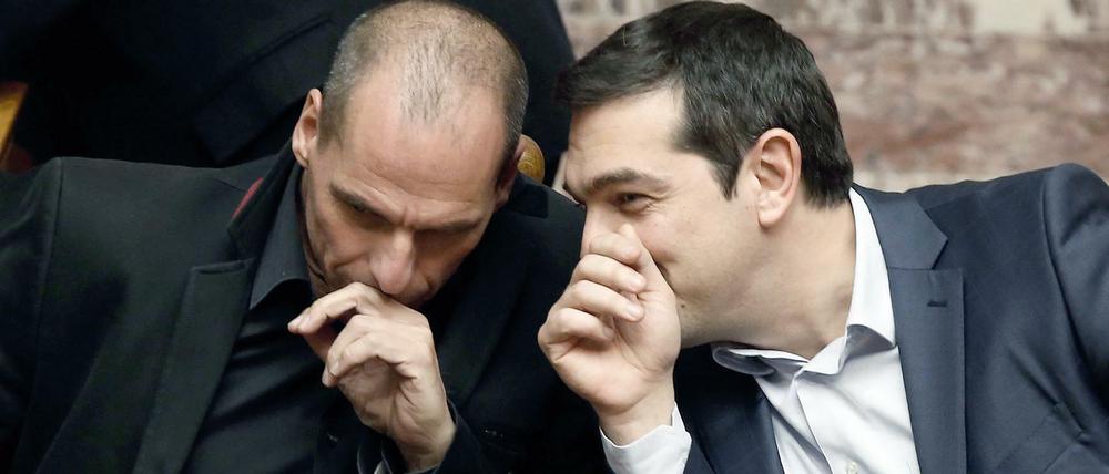 "Gehst du freiwillig?" Alexis Tsipras hat wohl etwas Druck ausgeübt auf seinen Finanzminister Yanis Varoufakis, der am Tag nach dem Referendum zurückgetreten ist.