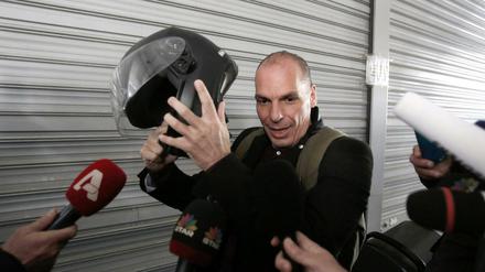 Helm ab - Yanis Varoufakis, der griechische Finanzminister, erklärt seinen Rücktritt.