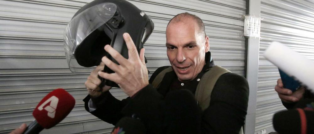 Helm ab - Yanis Varoufakis, der griechische Finanzminister, erklärt seinen Rücktritt.