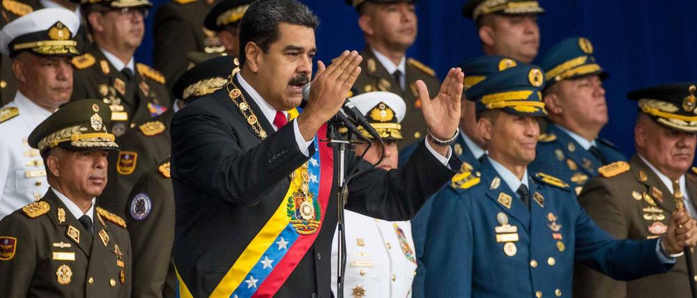 Vor dem Vorfall: Nicolas Maduro hält eine Rede bei einer Militärparade in Caracas.