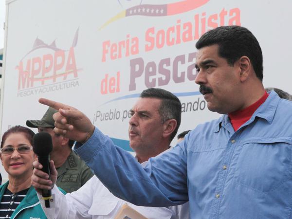 In etwa 20 Städten wurde gegen den sozialistischen Präsidenten Nicolás Maduro (rechts) protestiert.