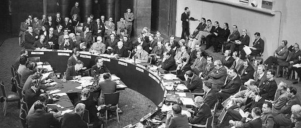 Die UN-Vollversammlung verabschiedet am 10.12.1948 die Erklärung der Menschenrechte.