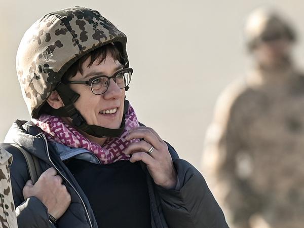 Annegret Kramp-Karrenbauer (CDU), Verteidigungsministerin, will Lehren aus dem Einsatz am Hindukusch ziehen - für künftige Bundeswehreinsätze. 