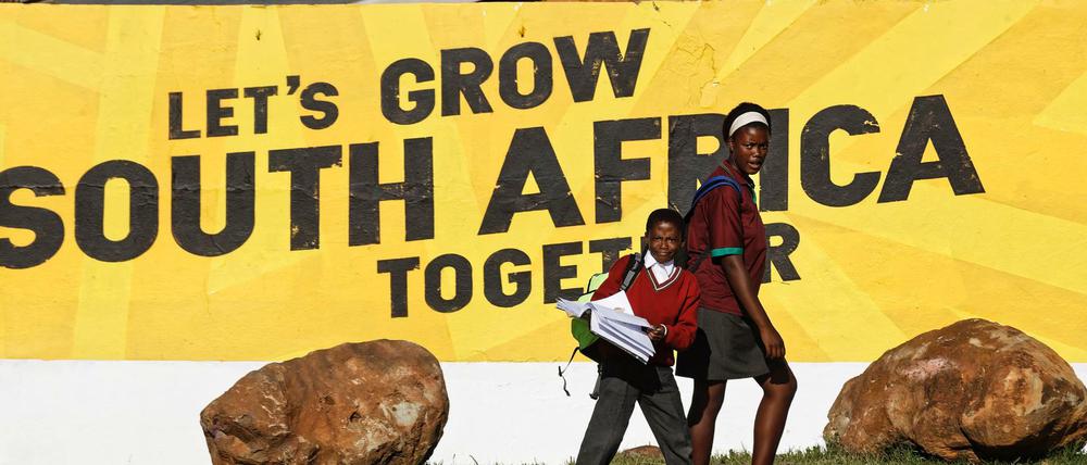 Ein Wandbild in Johannesburg, das für die Regierungspartei ANC (Afrikanischer Nationalkongress) wirbt.