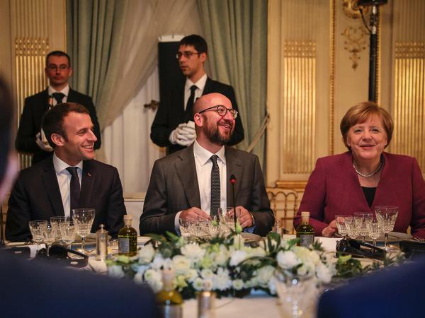 Belgiens Premierminister Charles Michel (Mitte) mit Kanzlerin Angela Merkel und Frankreichs Präsident Emmanuel Macron.
