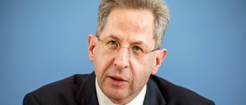 Hans-Georg Maaßen, Präsident des Bundesamtes für Verfassungsschutz, bestreitet, der AfD Tipps gegeben zu haben.