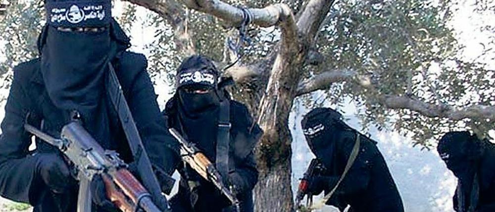 Fanatisch für den IS. Die Bundesanwaltschaft hat erneut eine Frau angeklagt, die bei der Terrormiliz IS war und mit ihrem Mann eine Jesidin versklavt und misshandelt haben soll.