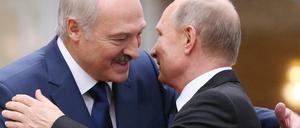 Bittsteller: Alexander Lukaschenko, Präsident von Belarus, ist auf dei Hilfe des russischen Kollegen Wladimir Putin angewiesen. 