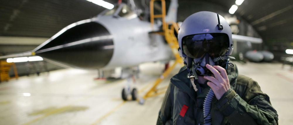 Auch im Kampfflugzeug Tornado, einem europäischen Gemeinschaftsprodukt, sind deutsche Bauteile wichtig.