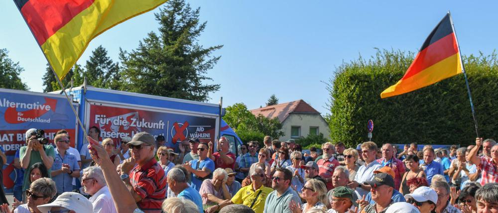 Teilnehmer einer Wahlkampfveranstaltung der AfD im brandenburgischen Peitz. 