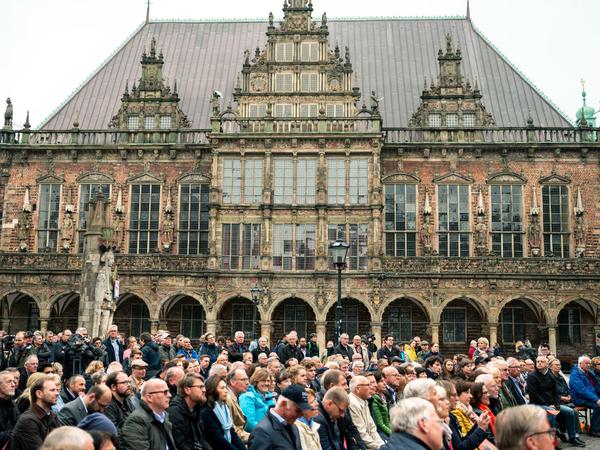 Bekommt der Stadtstaat nach mehr als 70 Jahren eine neue Regierungspartei? Wahlkampf der CDU vor dem alten Rathaus.