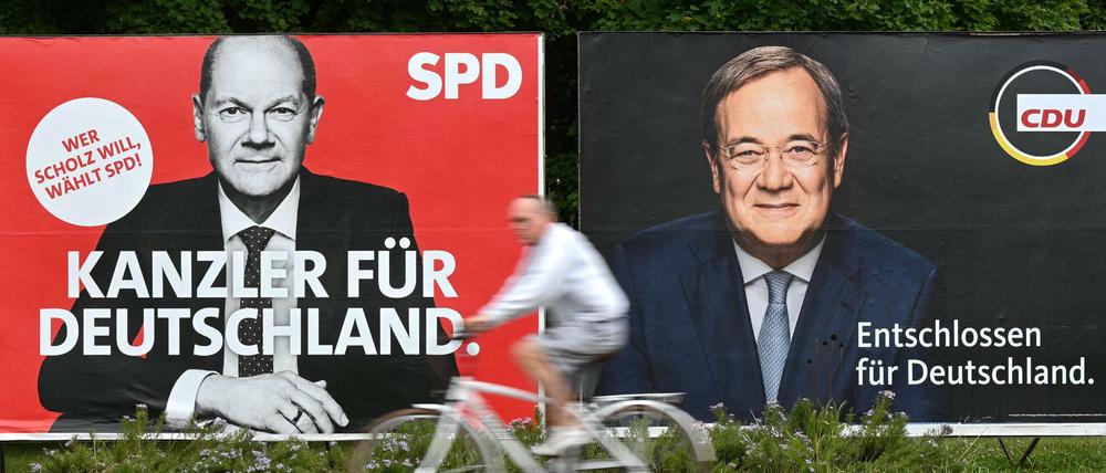 Wahlplakate der SPD und der CDU.