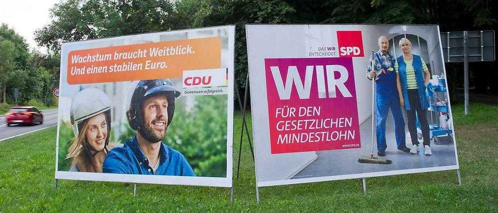 Plakate von CDU und SPD.