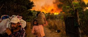 Menschen, die in Griechenland an Waldrändern wohnen, verloren in den vergangenen Tagen durch die Feuer alles.