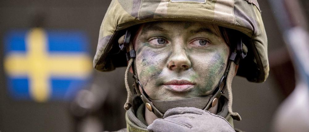 Eine schwedische Soldatin bei einem Manöver im Mai 2021.