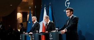 Bundeskanzler Olaf Scholz hat sich mit den Präsidenten Polens und Frankreichs in Berlin getroffen.