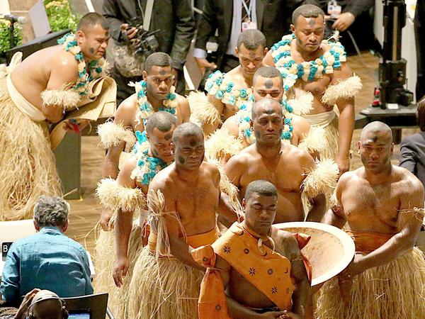Die Fidschi-Inseln führen offiziell den Vorsitz der Klimakonferenz. Bonn ist als Gastgeber eingesprungen.