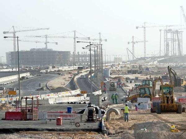 Das große Sterben. Immer noch kommen viele Bauarbeiter auf den WM-Baustellen für das Turnier 2022 in Katar ums Leben.
